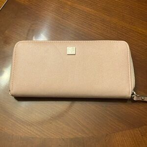 ANNE KLEIN LIGHT PINK ZIP AROUND ACCORDION STYLE WALLET.VERY NICE. NWOB